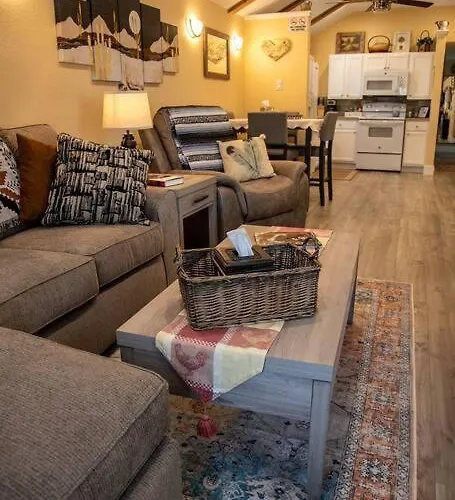 Holiday home Stockyards! Less Than 4 Minutes-sleeps 8-lee House *