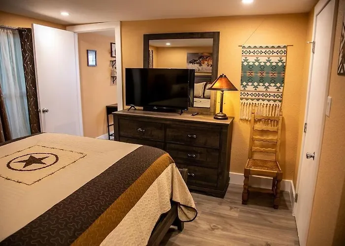 Stockyards! Less Than 4 Minutes-sleeps 8-lee House Holiday home Fort Worth