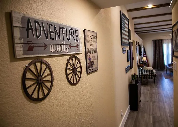 Holiday home Stockyards! Less Than 4 Minutes-sleeps 8-lee House