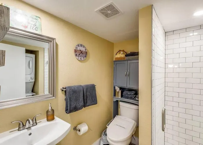 Holiday home Stockyards! Less Than 4 Minutes-sleeps 8-lee House