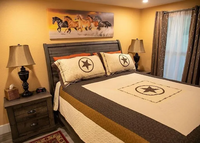 Stockyards! Less Than 4 Minutes-sleeps 8-lee House *