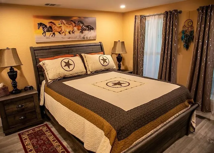Stockyards! Less Than 4 Minutes-sleeps 8-lee House