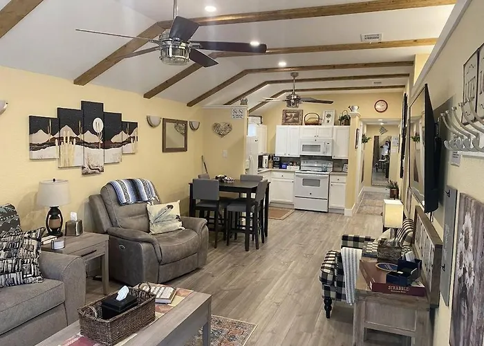 Stockyards! Less Than 4 Minutes-sleeps 8-lee House *