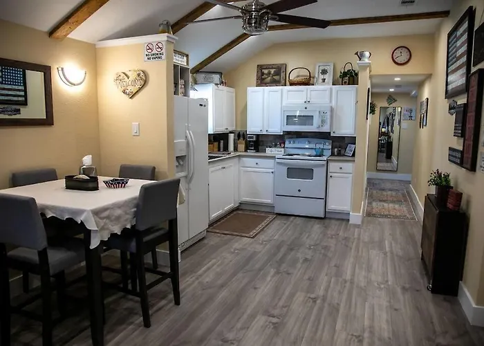 Stockyards! Less Than 4 Minutes-sleeps 8-lee House