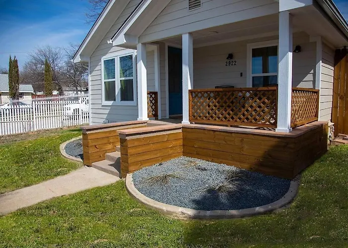 Holiday home Stockyards! Less Than 4 Minutes-sleeps 8-lee House Fort Worth