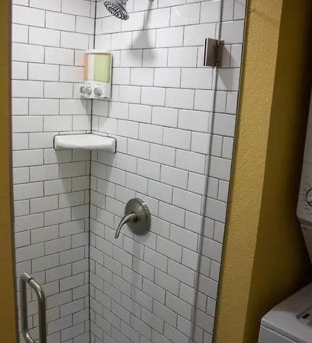 Stockyards! Less Than 4 Minutes-sleeps 8-lee House