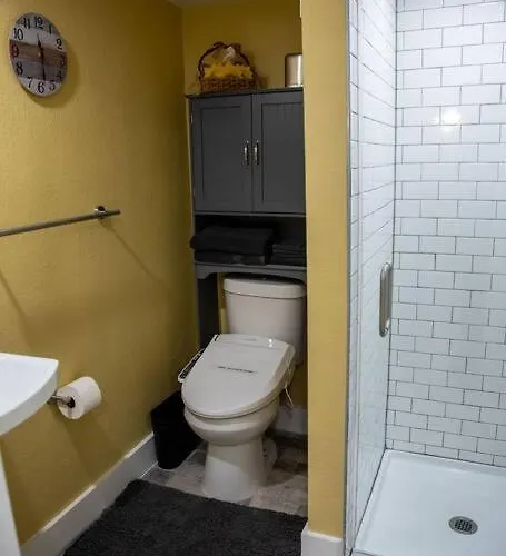 Stockyards! Less Than 4 Minutes-sleeps 8-lee House Holiday home *