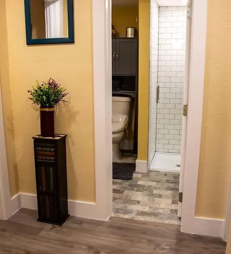 Stockyards! Less Than 4 Minutes-sleeps 8-lee House *