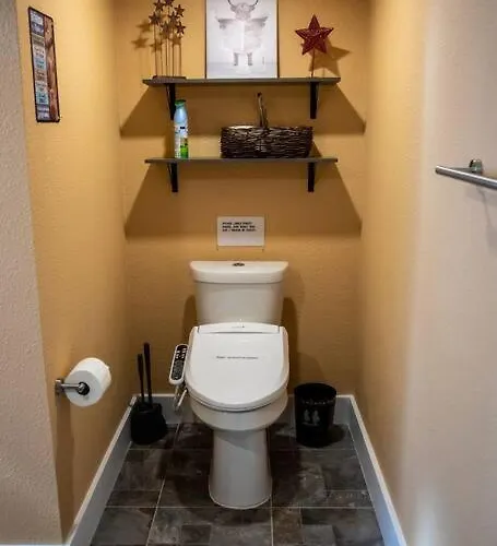 Stockyards! Less Than 4 Minutes-sleeps 8-lee House Holiday home Fort Worth