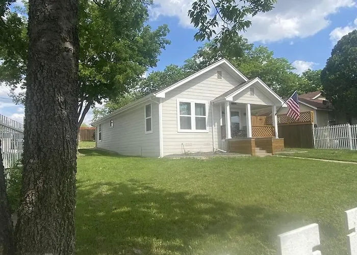 Stockyards! Less Than 4 Minutes-sleeps 8-lee House *