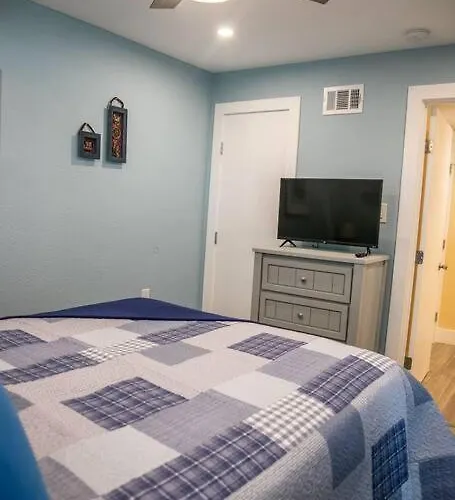 Stockyards! Less Than 4 Minutes-sleeps 8-lee House *