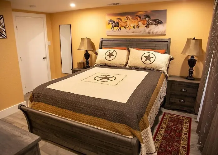 Stockyards! Less Than 4 Minutes-sleeps 8-lee House Fort Worth