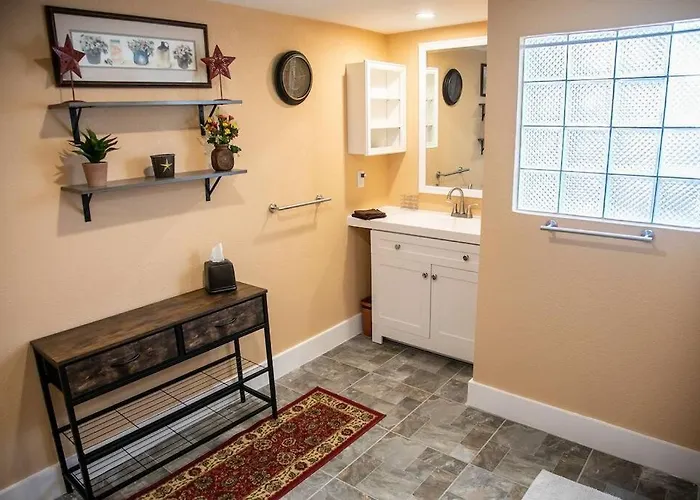 Holiday home Stockyards! Less Than 4 Minutes-sleeps 8-lee House Fort Worth