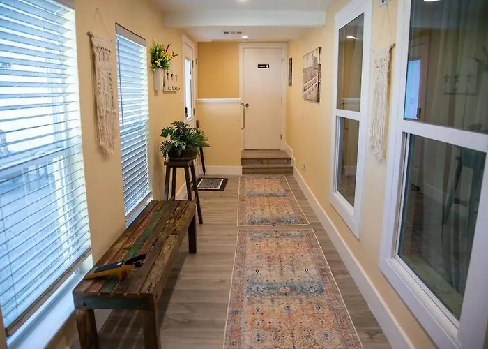 Holiday home Stockyards! Less Than 4 Minutes-sleeps 8-lee House