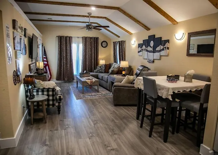 Stockyards! Less Than 4 Minutes-sleeps 8-lee House