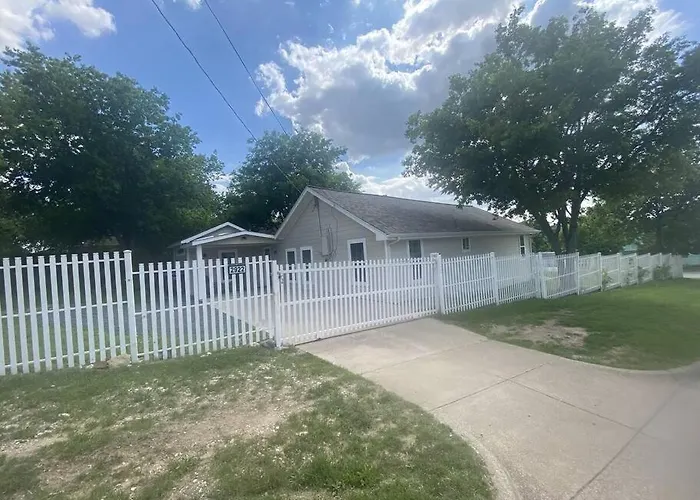 Stockyards! Less Than 4 Minutes-sleeps 8-lee House