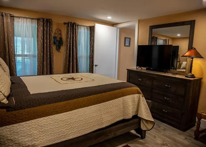 Stockyards! Less Than 4 Minutes-sleeps 8-lee House Holiday home Fort Worth