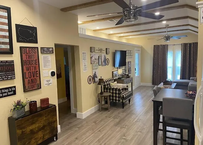 Stockyards! Less Than 4 Minutes-sleeps 8-lee House Fort Worth