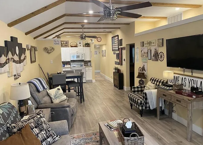 Stockyards! Less Than 4 Minutes-sleeps 8-lee House Holiday home *