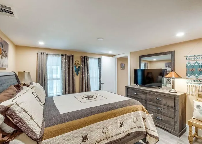 Holiday home Stockyards! Less Than 4 Minutes-sleeps 8-lee House