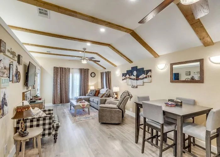 Stockyards! Less Than 4 Minutes-sleeps 8-lee House Holiday home Fort Worth
