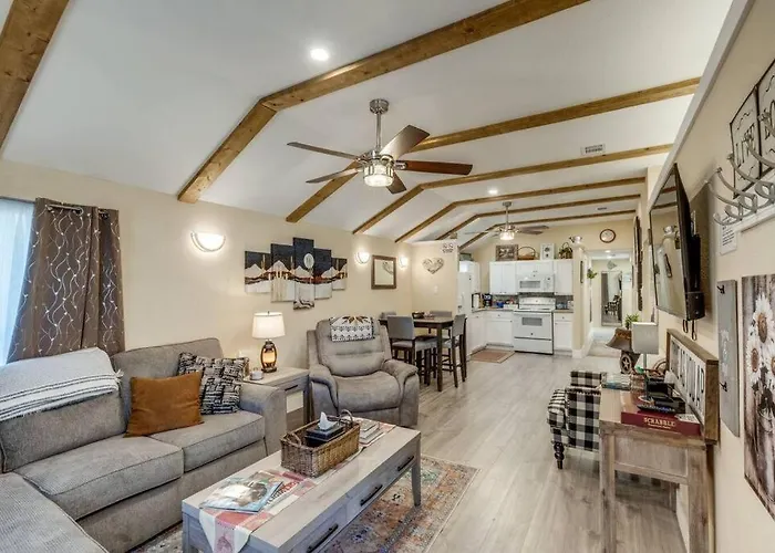 Holiday home Stockyards! Less Than 4 Minutes-sleeps 8-lee House *