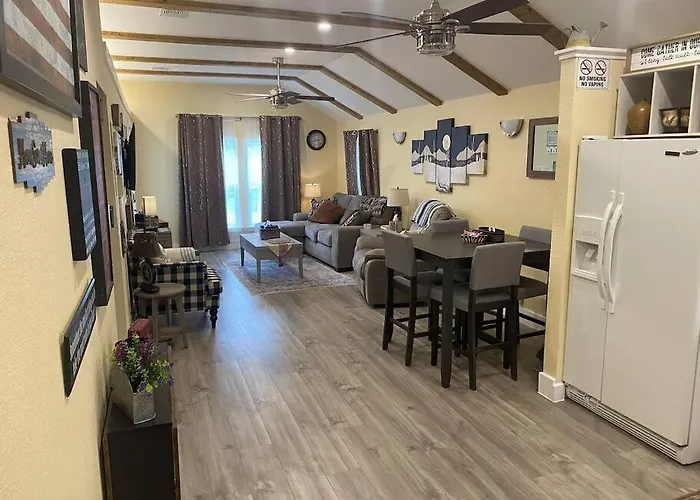 Holiday home Stockyards! Less Than 4 Minutes-sleeps 8-lee House Fort Worth